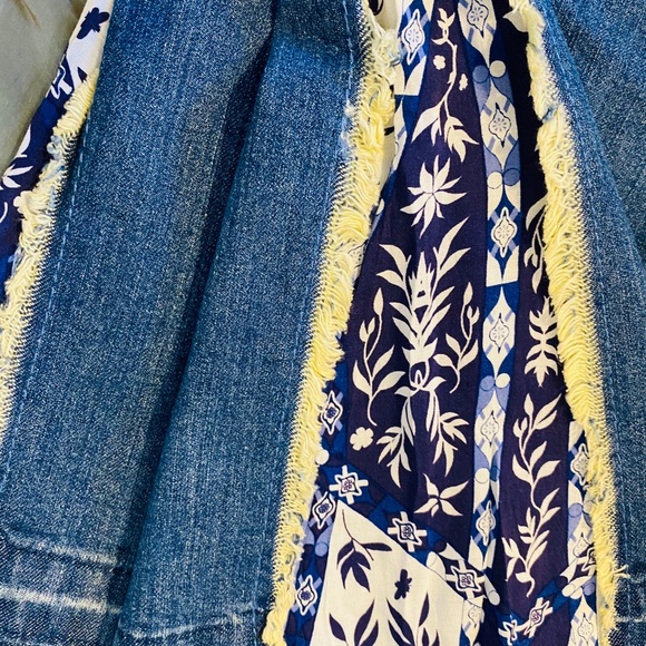 WHITE CROWπ¦ Indie Light Wash Flare Jeans - Picture 1 of 6